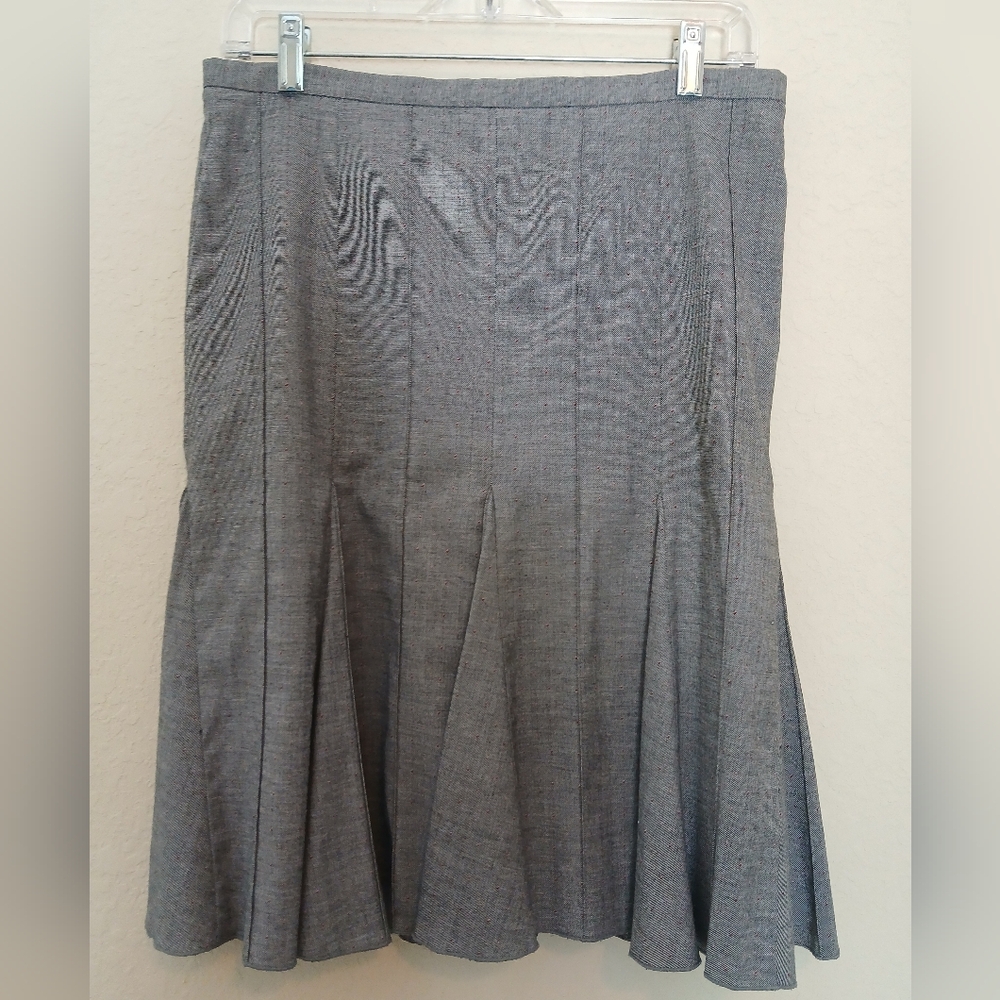BCBG MAX AZRIA Gray Trumpet Pleated Skirt Red Pink Dots Size 4